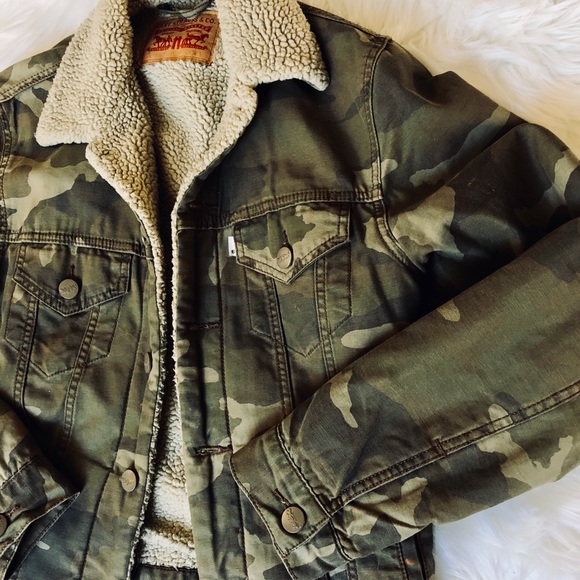 Retro Levi Camo Sherpa Lined Jacket 